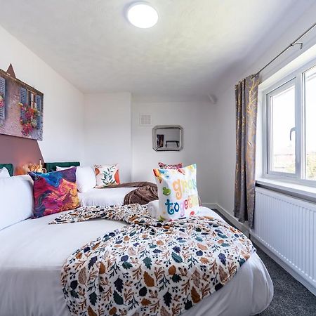 Aseda 4 Bedroom Private Parking, Game Zone -Pool Table, Garden Home Кингстон-апон-Халл Экстерьер фото