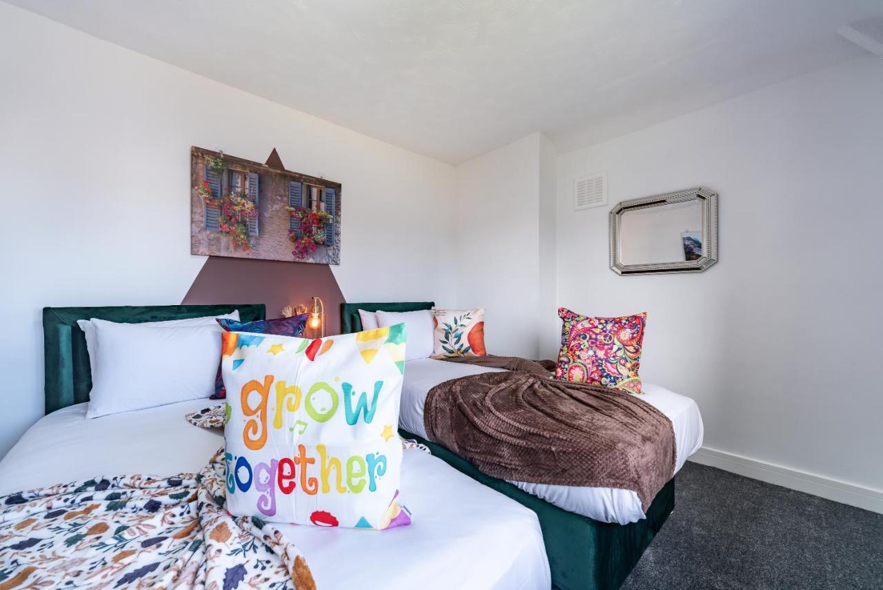 Aseda 4 Bedroom Private Parking, Game Zone -Pool Table, Garden Home Кингстон-апон-Халл Экстерьер фото