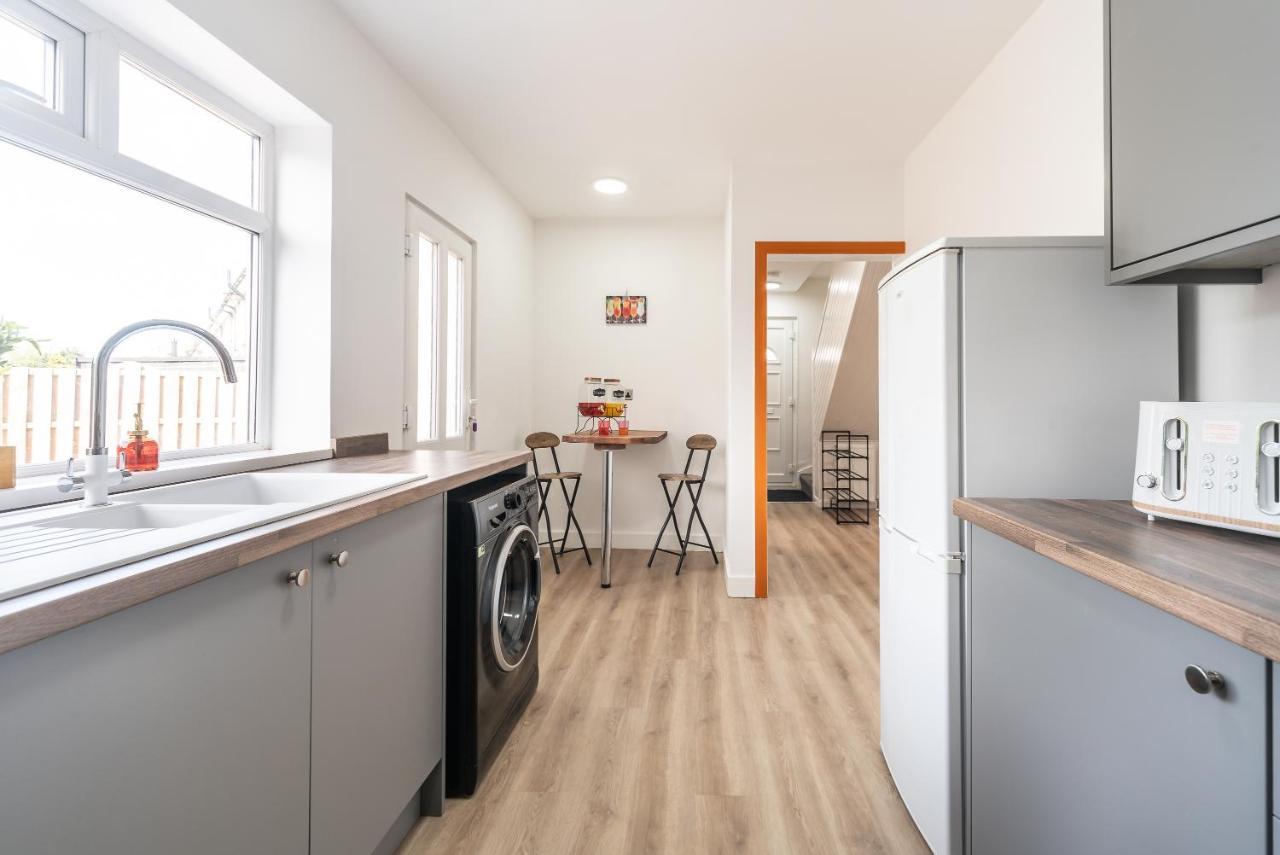 Aseda 4 Bedroom Private Parking, Game Zone -Pool Table, Garden Home Кингстон-апон-Халл Экстерьер фото